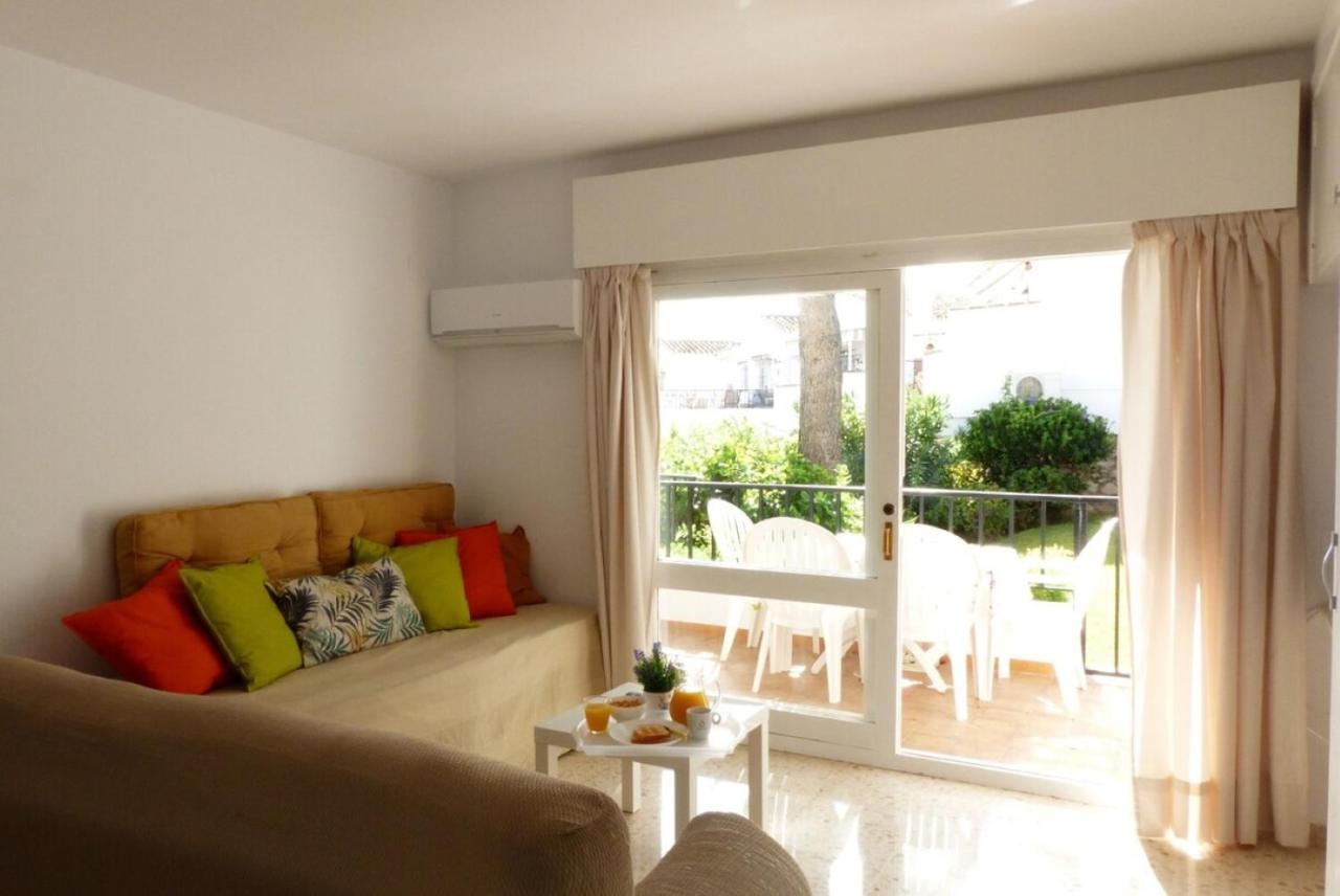 베날마데나코스타 Studio With Access To The Garden. Open Pool. Beach Very Close. Wifi & Netflix Free 아파트 외부 사진